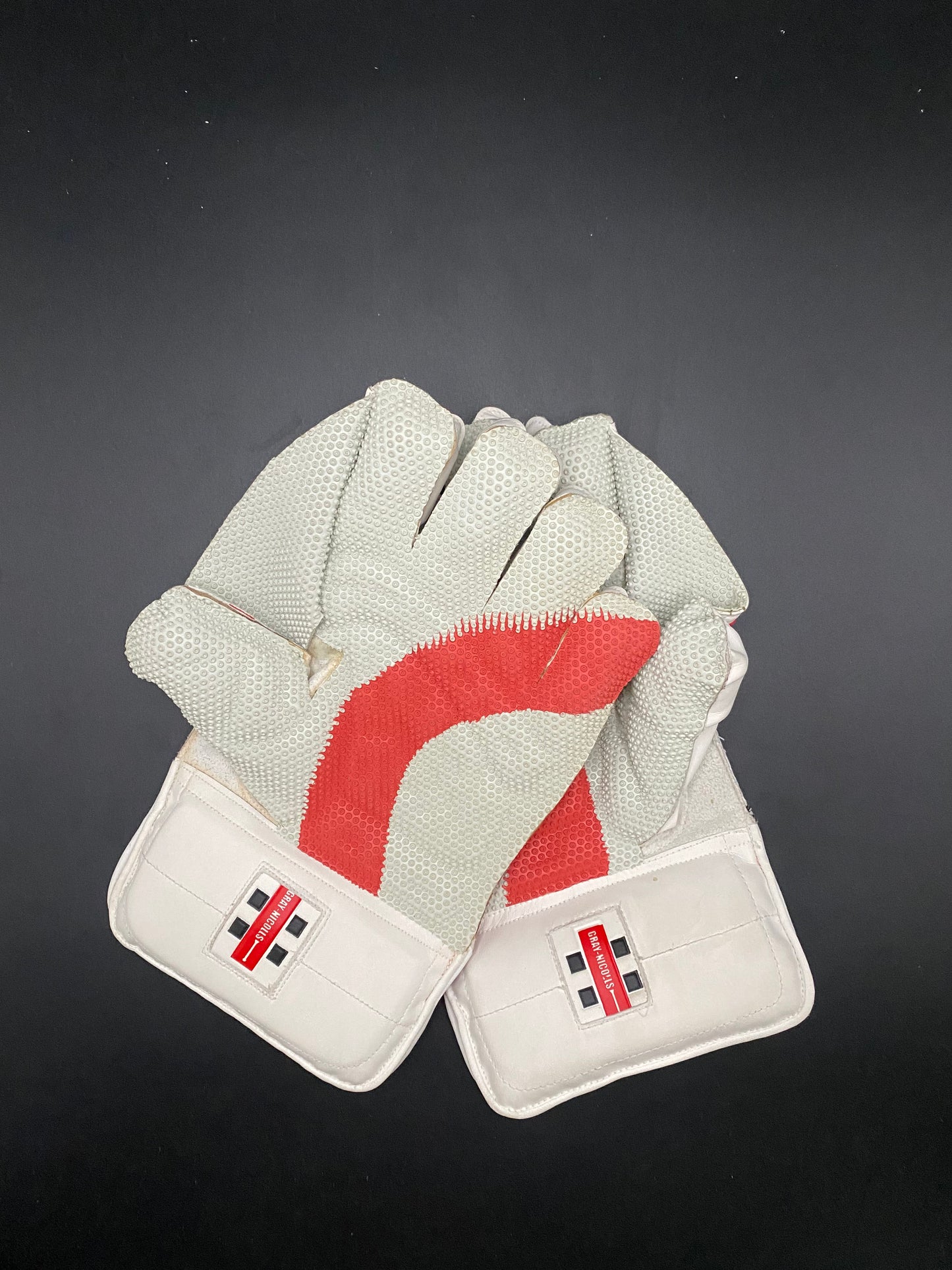Grey Nicholls Heritage Keeping Gloves - Timeless Craftsmanship